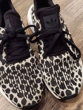 Adidas Women’s LEOPARD Run Swift